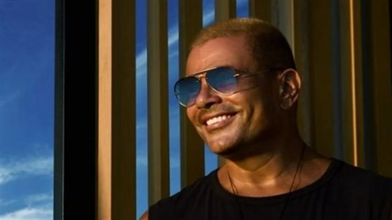 محطات سينمائية.. كيف كانت رحلة عمرو دياب خلف كاميرات التصوير؟